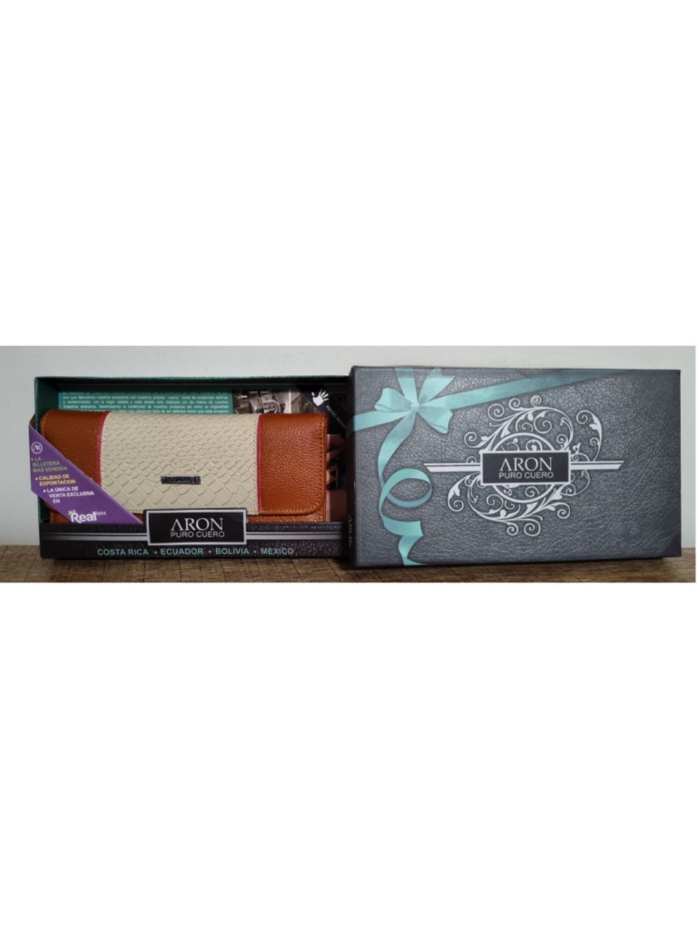 ARON Women Leather Wallet NWT